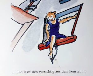 Mama Siebenschläfer klettert aus dem Fenster